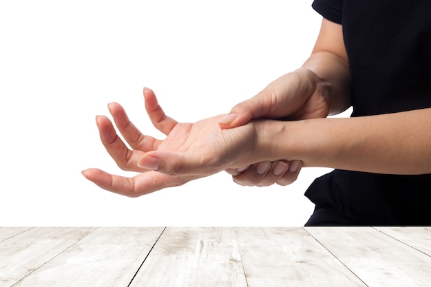 Vrouw die haar hand houdt - pijnconcept