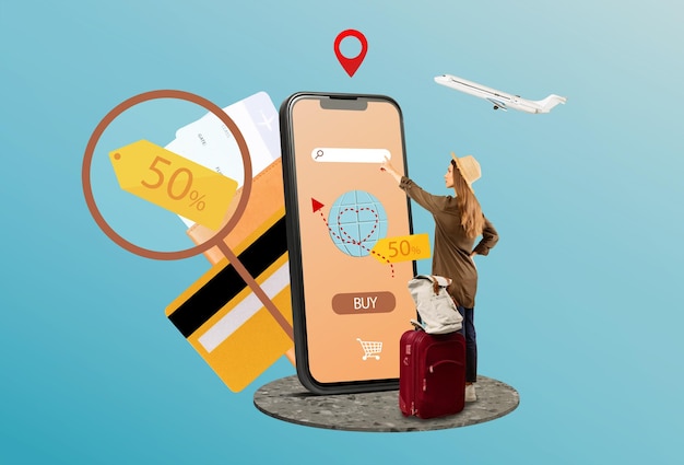 Vrouw die het scherm aanraakt op een enorme mobiele telefoon en een online tour kiest die staat met creatieve koffer