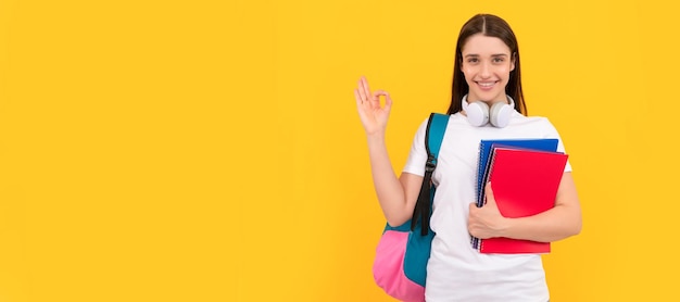 Vrouw geïsoleerd gezicht portret banner met kopie ruimte terug naar school modern onderwijs concept ok