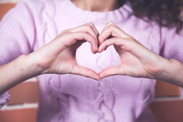 Vrouw hand hart teken