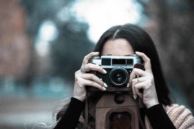 Vrouw hand met camera