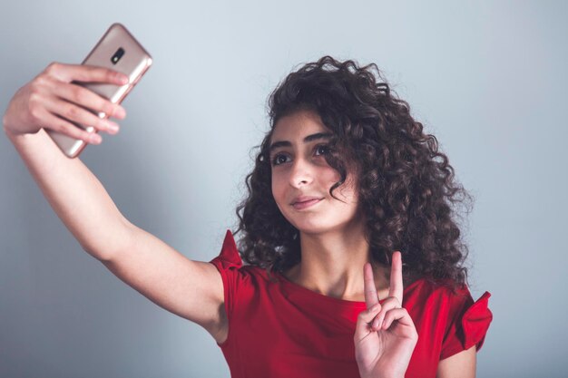 Vrouw hand slimme telefoon selfie