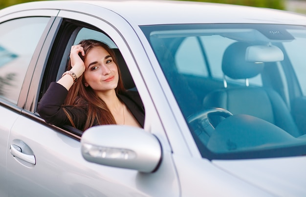 Vrouw in auto