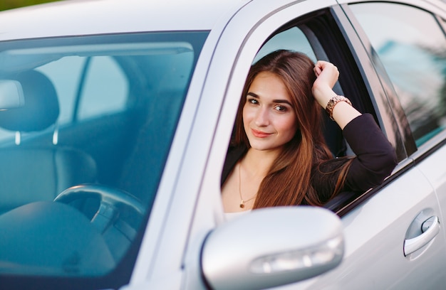 Vrouw in auto