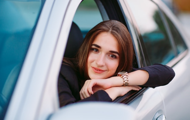 Vrouw in auto