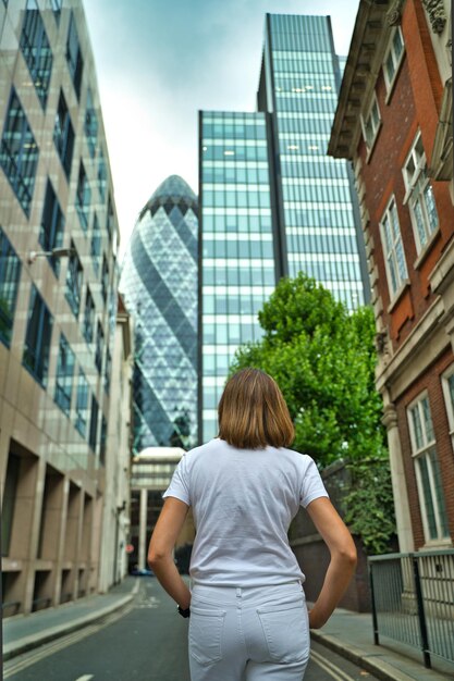 Vrouw in de stad londen