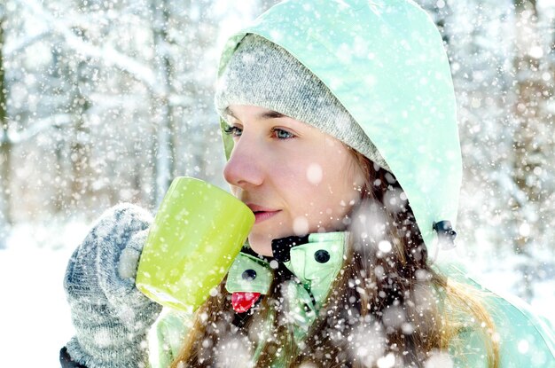 Foto vrouw in de winter