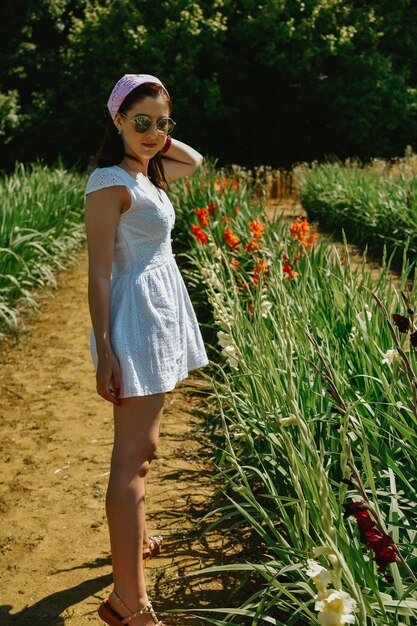 vrouw in een veld