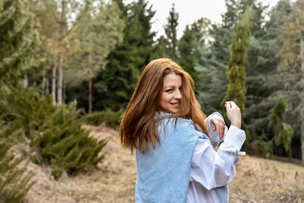 vrouw in het bos