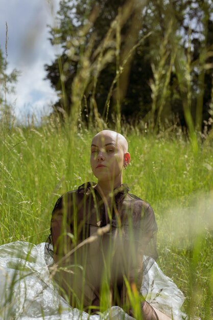 Foto vrouw in het veld