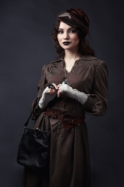 Vrouw in retro stijl van jaren 1920