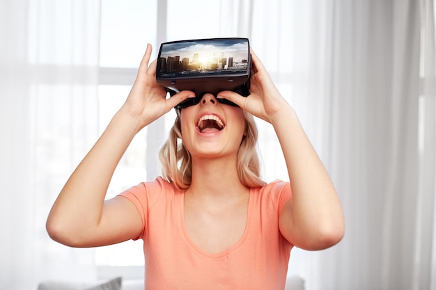 Foto vrouw in virtual reality headset of 3d bril