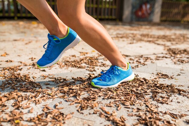 Vrouw joggen in een park