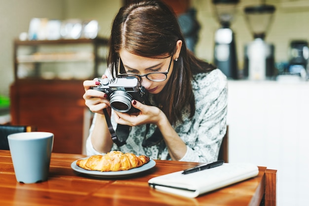 Vrouw journalist schieten