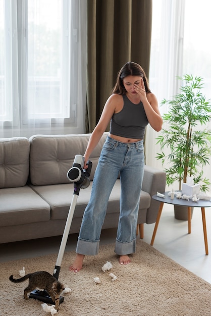 Vrouw lijdt aan allergie voor huisdieren