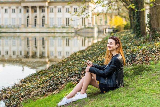 Vrouw luisteren muziek