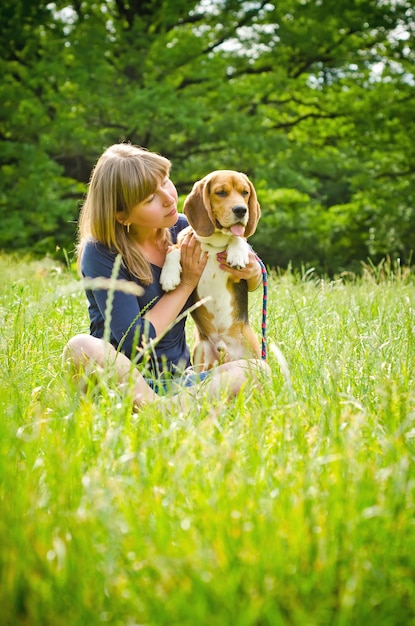 Vrouw met beagle