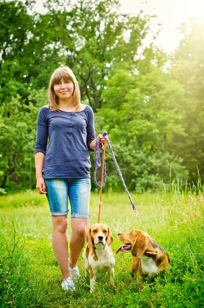 Vrouw met beagle