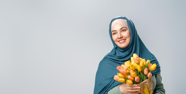 Vrouw met bloemen.