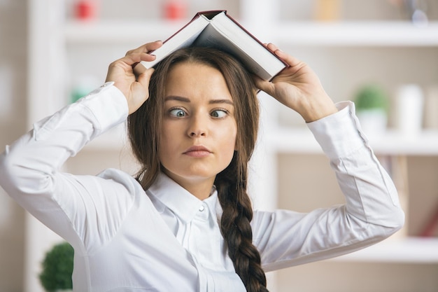 Vrouw met boek