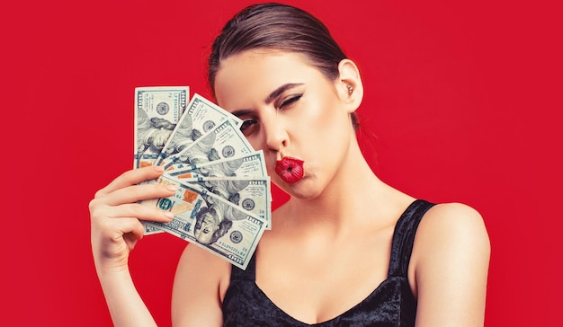 Vrouw met dollars in de hand Meisje met contant geld in dollarbankbiljetten Vrouw met veel geld in dollarvaluta Luxe schoonheid en geld concept