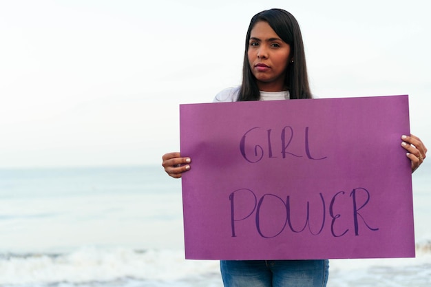 Vrouw Met Een Feministische Banner.