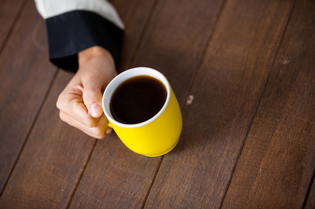 Vrouw met een kopje koffie