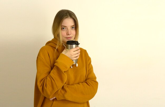 vrouw met een kopje koffie