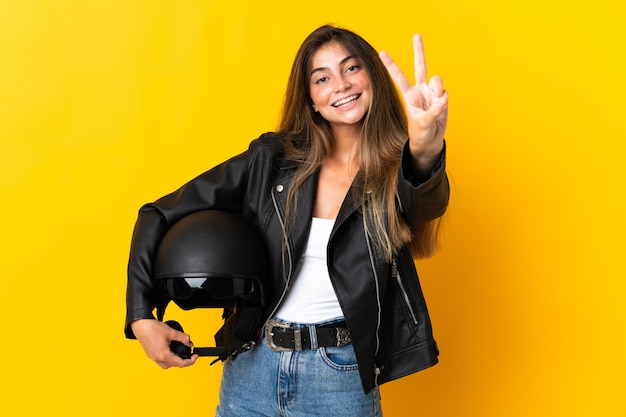 Vrouw met een motorhelm geïsoleerd