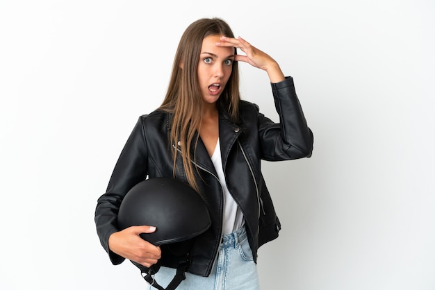 Vrouw met een motorhelm geïsoleerd