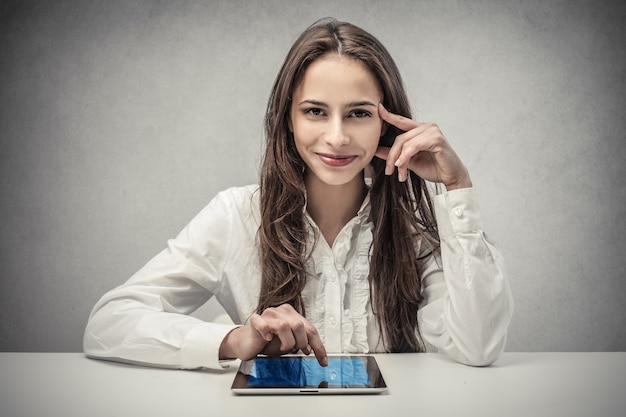 vrouw met een tablet