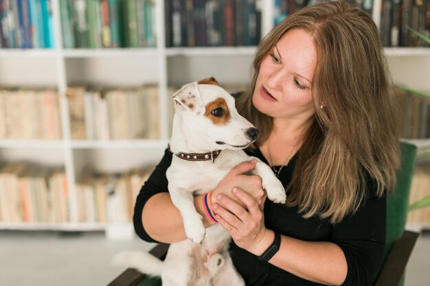 Foto vrouw met hond.