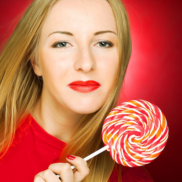 Foto vrouw met lollypop