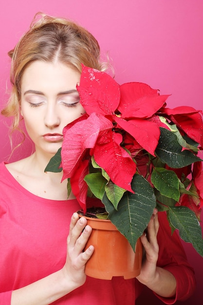 Vrouw met poinsettia