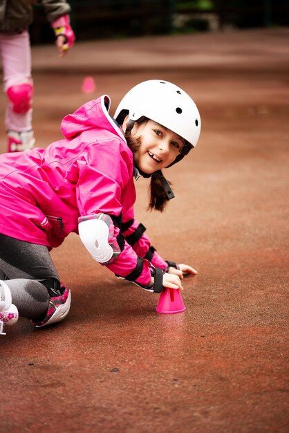 Foto vrouw met roze paraplu.