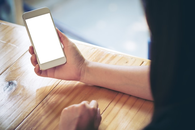 Vrouw met slimme telefoon