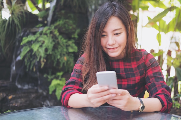 Vrouw met smartphone