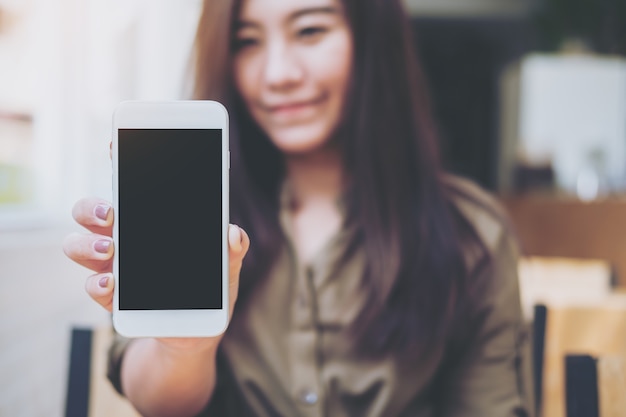 Vrouw met telefoon