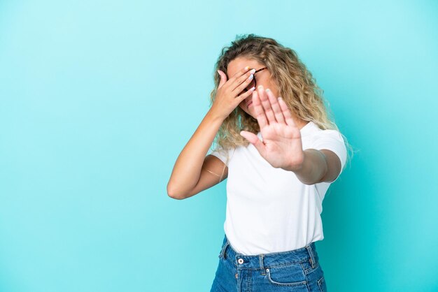 vrouw over geïsoleerde achtergrond