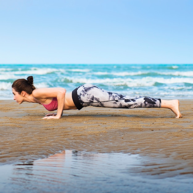 Vrouw Planking Stretching Flex