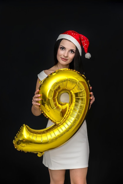 Vrouw poseren met gouden luchtballon