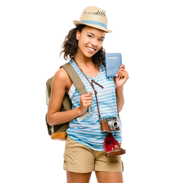 Foto vrouw reis en paspoort met camera en document portret en studio op witte achtergrond vakantie herinneringen en vrijheid voor student persoon gap jaar en rugzak voor toerisme naar zwitserland