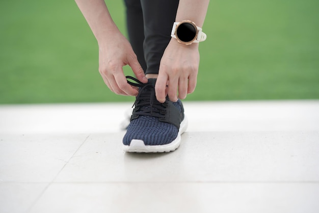 Vrouw runner koppelverkoop hardloopschoenen