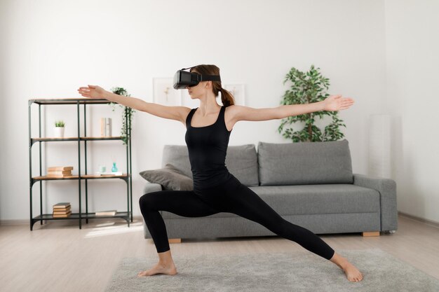 Vrouw training in VR-headset