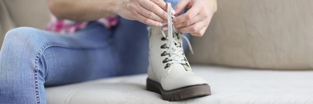 Vrouw verkleed voor straat