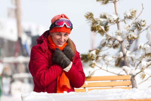 Vrouw voor skihut