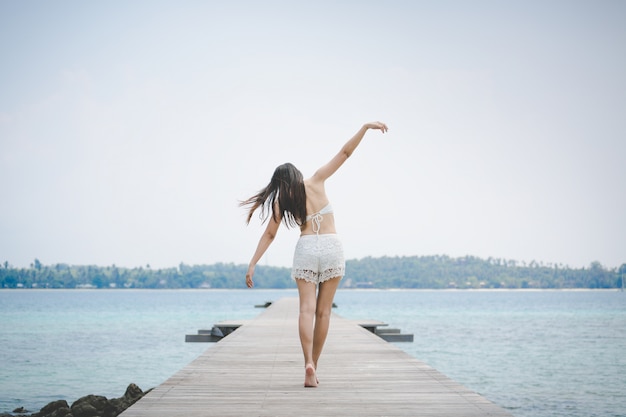 Vrouw zomer ontspannen vakantie