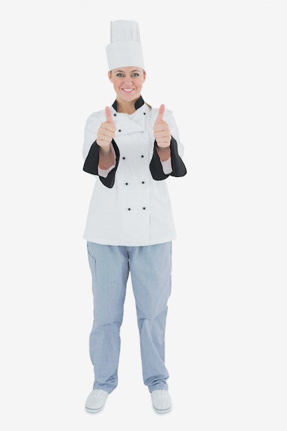 Vrouwelijke chef-kok gesturing duimen omhoog teken