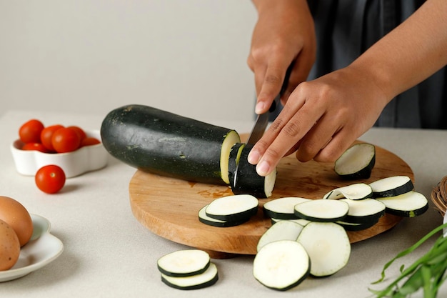 Vrouwelijke Chef Snijden Groene Courgette Proces Maken Hobak Jeon Courgette Pannenkoek