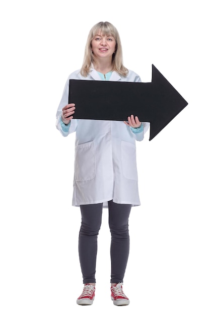 Vrouwelijke dokter wijst in de goede richting geïsoleerd op een witte achtergrond